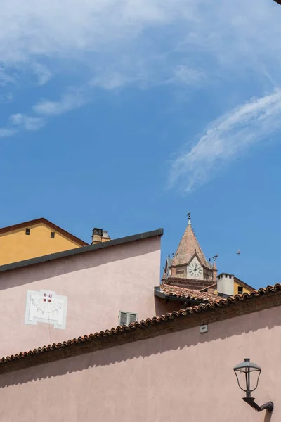 Blick Auf Dächer Und Glockenturm Alba Piemont Italien — Stockfoto