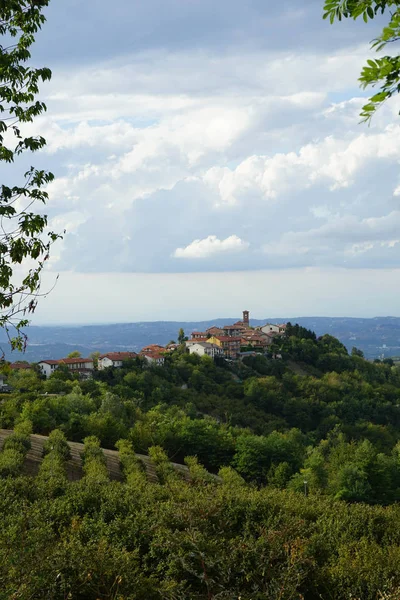 Blick Auf Den Hügel Mit Dem Dorf Diano Alba Italien — Stockfoto