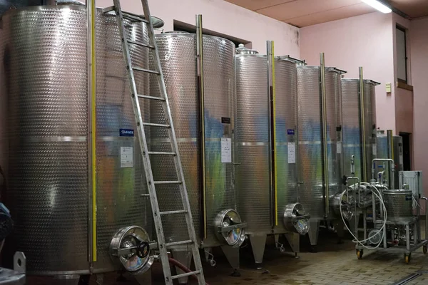 Tanques Vino Una Bodega —  Fotos de Stock