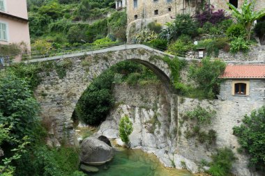 İtalya 'nın Liguria bölgesindeki Rocchetta Nervina Sitano köyünün manzarası