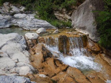Şelale Rio Barbaira akışı, Rocchetta Nervina, Liguria - İtalya