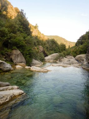 Şelale Rio Barbaira akışı, Rocchetta Nervina, Liguria - İtalya