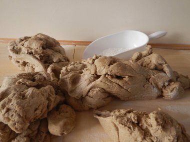 Makarna yayılmış gibi hazır