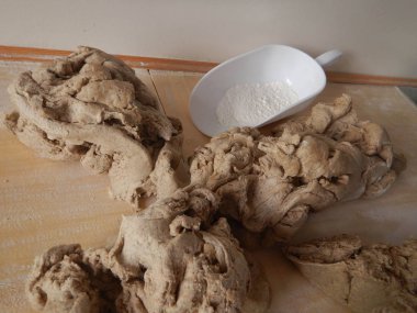 Hamur, agnolotti ve tajarin hazırlığı için kurumuş. Alba, Piedmont - İtalya