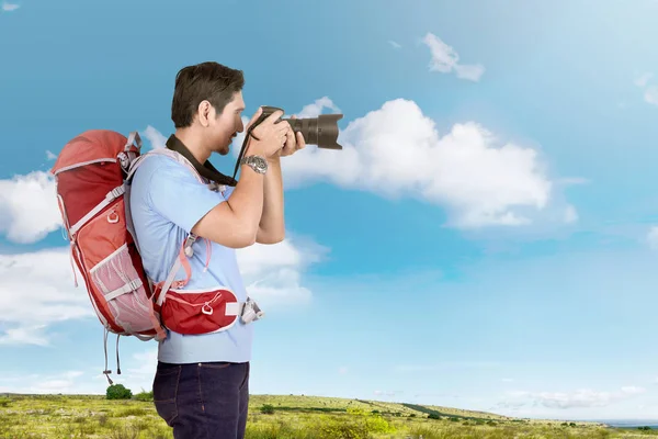 Side View Asian Photographer Man Backpack Meadow Field — Stock Photo, Image