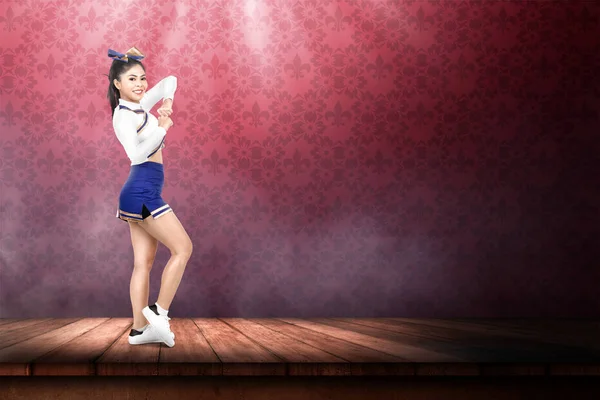Jovem Asiática Cheerleader Ação Palco — Fotografia de Stock