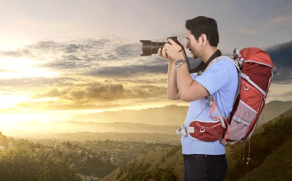 Side View Asian Photographer Man Backpack Taking Photos Mountain — Stock Photo, Image