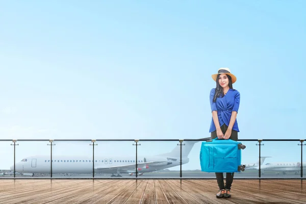 Vacker Asiatisk Kvinna Kommer Reser Med Flygplan Flygplatsen — Stockfoto