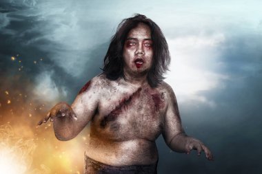 Ürkütücü zombi adam günü gece yarısı geziyorum. Cadılar Bayramı kavramı