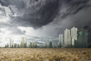 Karanlık şehir kuru otlak ve kara bulut gökyüzü üzerinde. Cadılar Bayramı arka plan