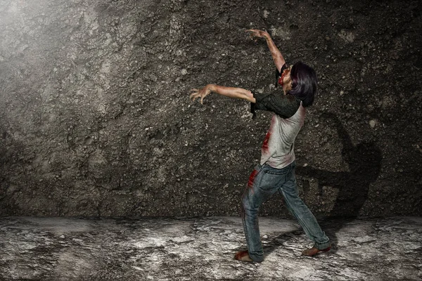 Vue Latérale Homme Zombie Effrayant Avec Les Mains Pour Griffer — Photo