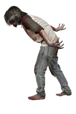 Kızgın zombi adam beyaz arka plan üzerinde izole duran yaralı ellerle yan görünüm