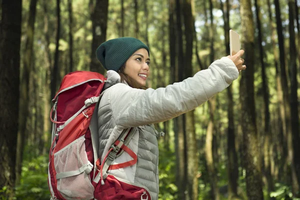 Beautiful Asian Tourist Taking Selfie Her Phone Forest — Stock Photo, Image