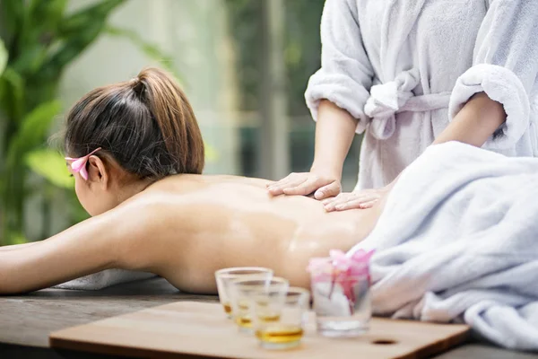 Asian Woman Relax Receiving Massage Spa Salon — Stock Photo, Image