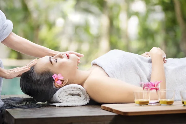 Young Asian Woman Getting Skin Face Treatment Spa Salon — Stock Photo, Image