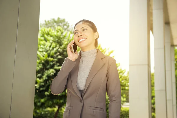 Happy Asian Businesswoman Talking Her Smartphone Office Room — Stock Photo, Image