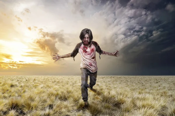 Enge Zombie Man Met Bloedige Kleding Die Permanent Het Droge — Stockfoto