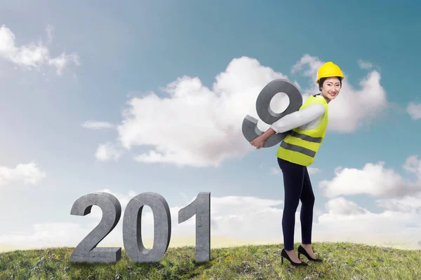 Beautiful Chinese Female Construction Workers Holding Her Back Create 2019 — Stock Photo, Image