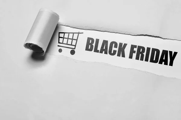 Black Friday Nachricht Die Hinter Zerrissenem Papier Auftaucht Black Friday — Stockfoto