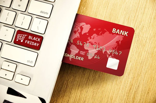 Cartão Crédito Vermelho Inserido Laptop Com Sinal Sexta Feira Preta — Fotografia de Stock