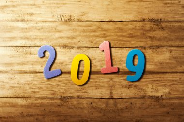 ahşap masa 2019 numaraları. Mutlu yeni yıl 2019