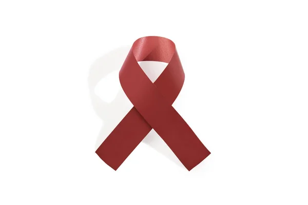 红色丝带 Hiv 帮助查出在白色背景 世界艾滋病日 — 图库照片