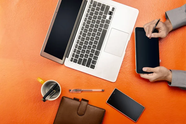 Cropped Shot Businessman Working Digital Tablet Laptop Smartphone Colored Desk — Stock Photo, Image