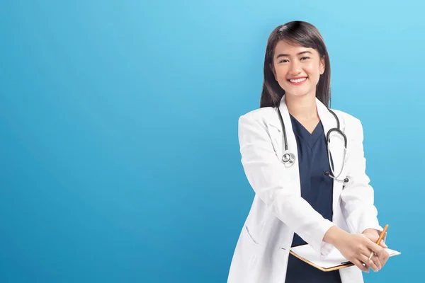 Happy Asian Doctor Woman Wearing Lab Coat Holding Clipboard Blue — Stock Photo, Image