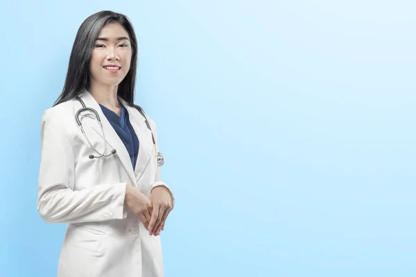 Pretty Asian Woman Doctor Lab Coat Stethoscope Standing Blue Background — Stock Photo, Image