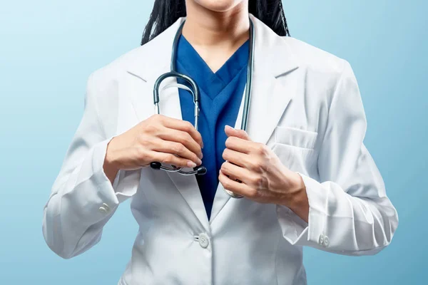 Femme Médecin Robe Médicale Avec Stéthoscope Sur Cou — Photo