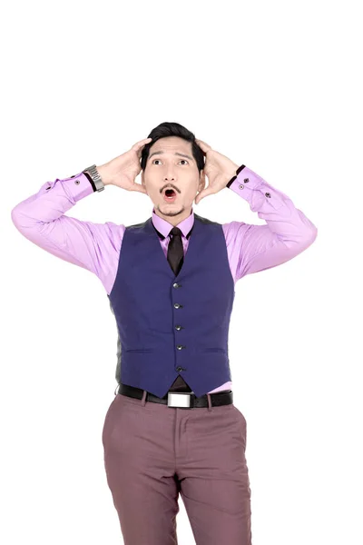 Retrato Empresário Asiático Terno Formal Colorido Chocado Posando Isolado Sobre — Fotografia de Stock