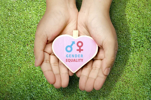 Manos Humanas Mostrando Forma Corazón Con Signo Igualdad Género — Foto de Stock