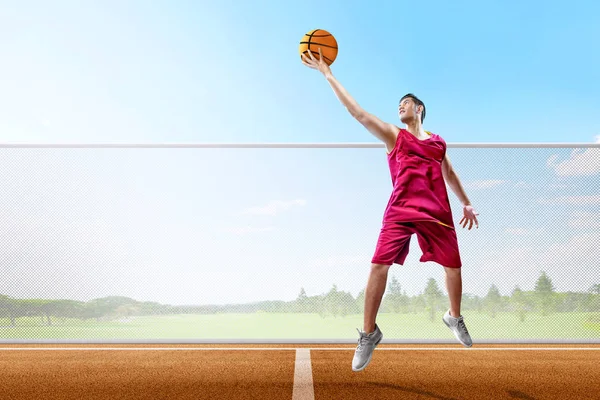 Asiatische Männliche Basketballspieler Auf Basketballplatz — Stockfoto