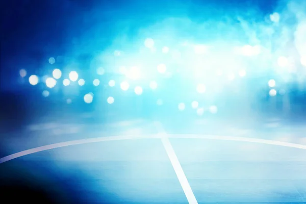 Tutup Tampilan Lapangan Basket Dengan Lampu Sorot Biru Sebagai Latar — Stok Foto