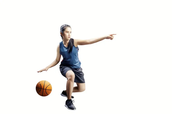 Asiática Jogador Basquete Feminino Isolado Fundo Branco — Fotografia de Stock