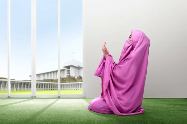 Young Asian Woman Pink Veil Sit Praying Position Carpet Room — Stock Photo, Image