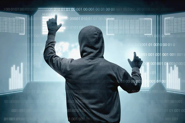 Bakifrån av hacker i svart hoodie röra virtuella skärmen — Stockfoto