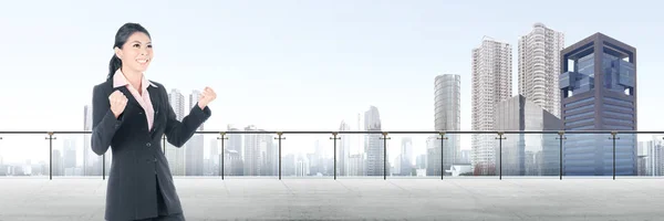 Successful asian business woman standing on modern terrace — Stock Photo, Image