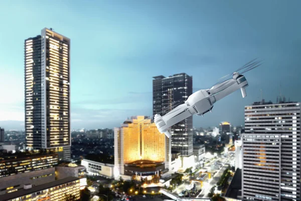 Drone Met Camera Vliegen Boven Moderne Stad Met Wolkenkrabbers Lichten — Stockfoto