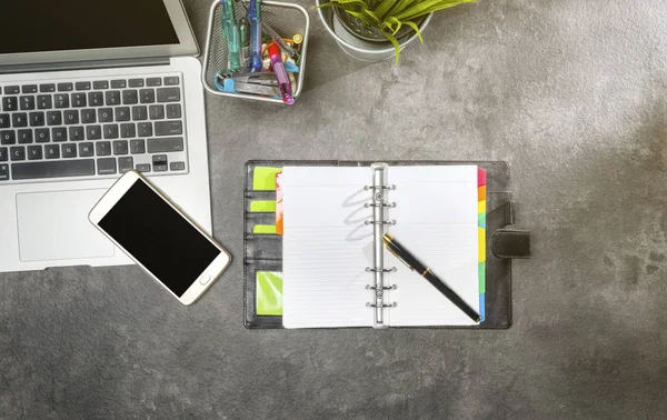 Top view of business desk with laptop, potted plant, notebook, m — Stock Photo, Image