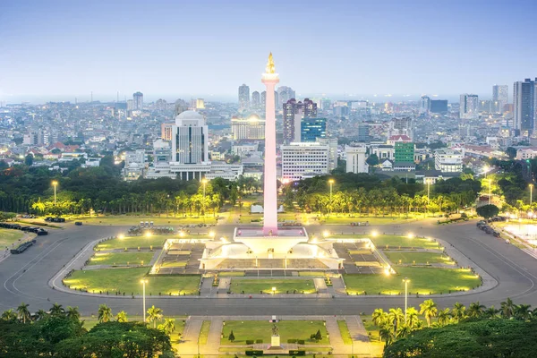 Jakarta city skyline with iconic symbol likes National Monument — Stock Photo, Image