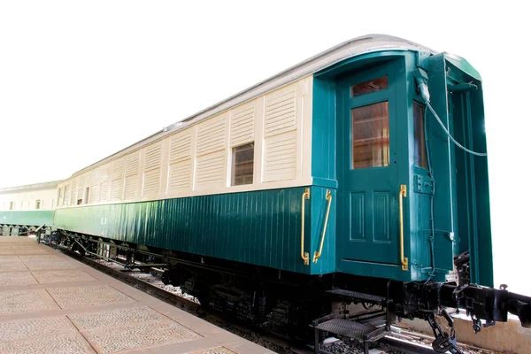 Железнодорожный вагон на станции — стоковое фото