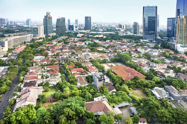 Langit kota Jakarta dengan gedung pencakar langit di sore hari — Stok Foto