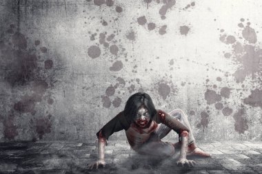 Vücudunda kan ve yara ile korkunç zombiler u sürünerek