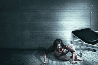 Vücudunda kan ve yara olan korkunç zombiler sürünüyor