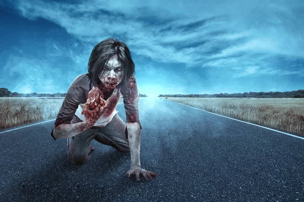 Scary zombies with blood and wound on his body eating the raw me — Stock Photo, Image