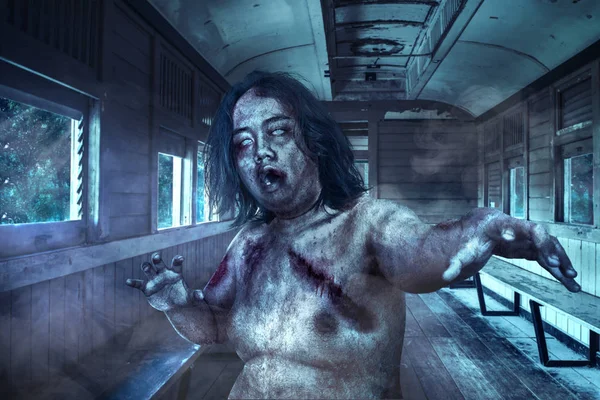 Enge zombies met bloed en wond op zijn lichaam wandelen in de OL — Stockfoto