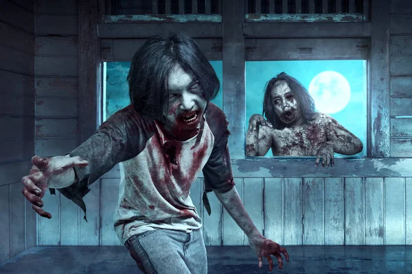 Twee enge zombies met bloed en wond op zijn lichaam bespookt de o — Stockfoto