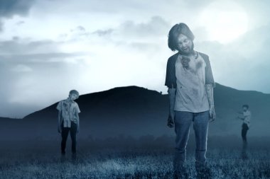 Vücudunda kan ve yara olan korkunç zombiler etrafta dolaşıyor