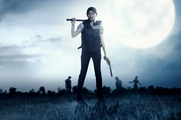 Asian policewoman with the gun and baseball bat in her hand face — Stock Photo, Image